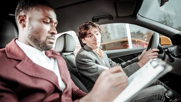 Comment devenir inspecteur du permis de conduire ?