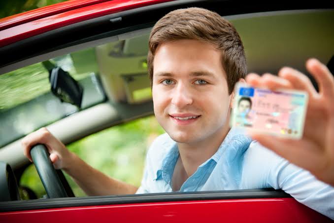 à quel âge peut on passer le permis de conduire